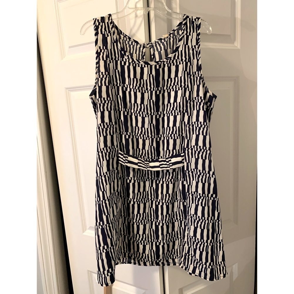Patterned sleeveless dress